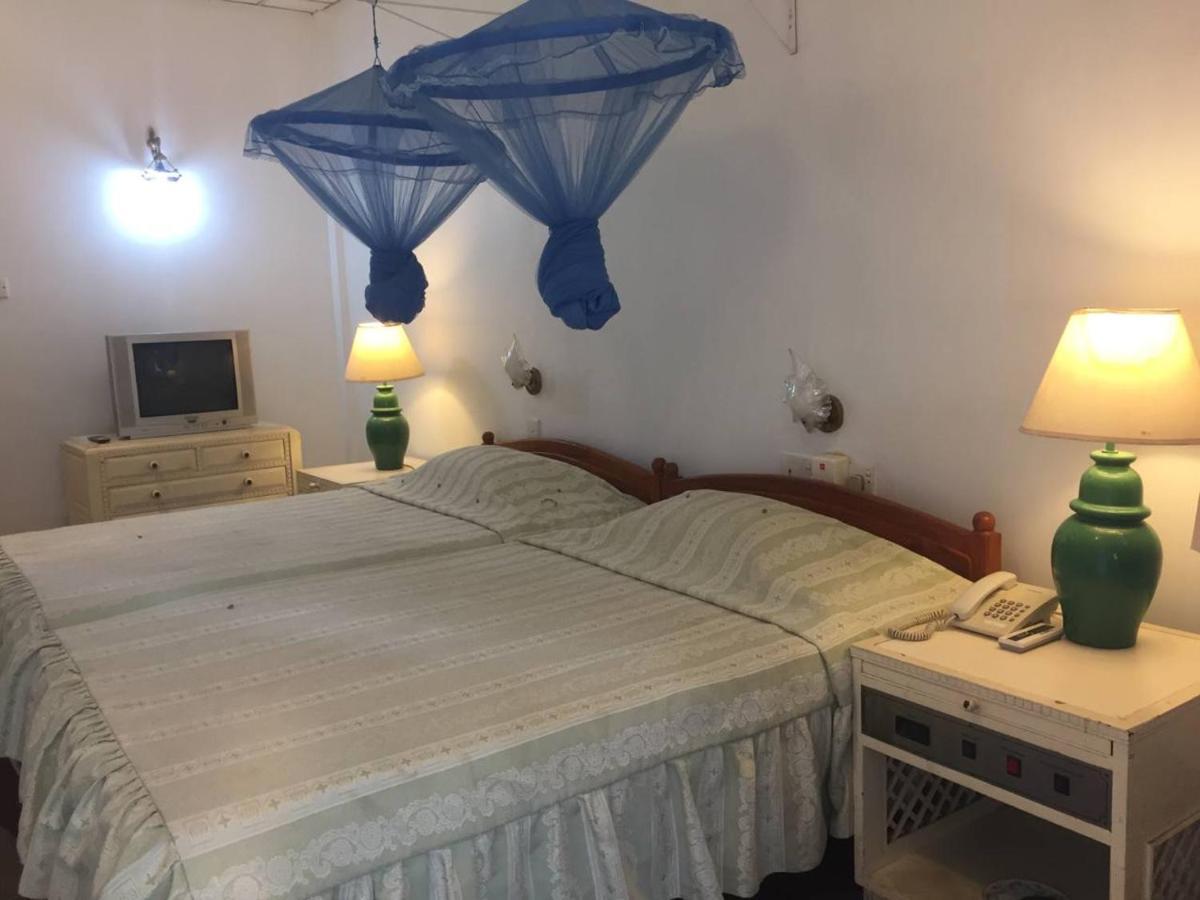 Hotel Shalini Anuradhapura Ngoại thất bức ảnh