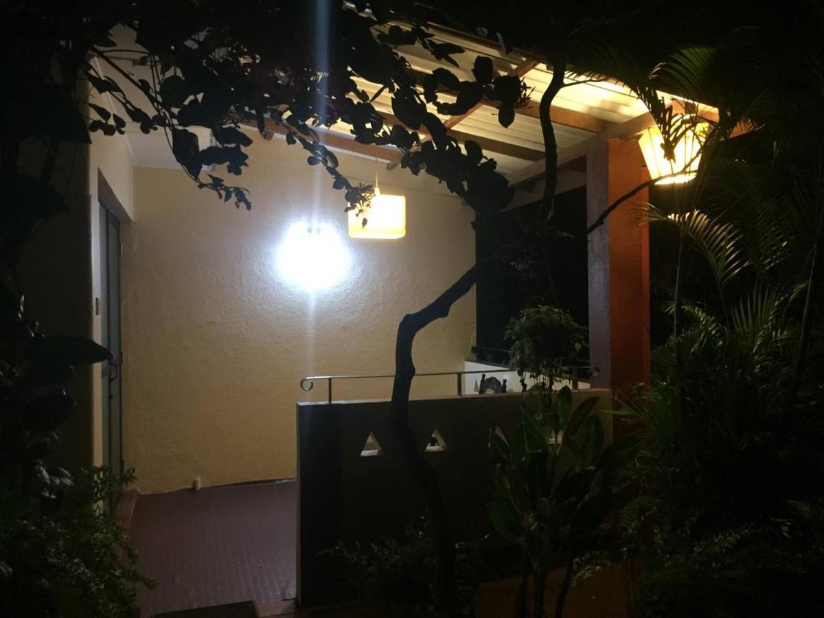 Hotel Shalini Anuradhapura Ngoại thất bức ảnh