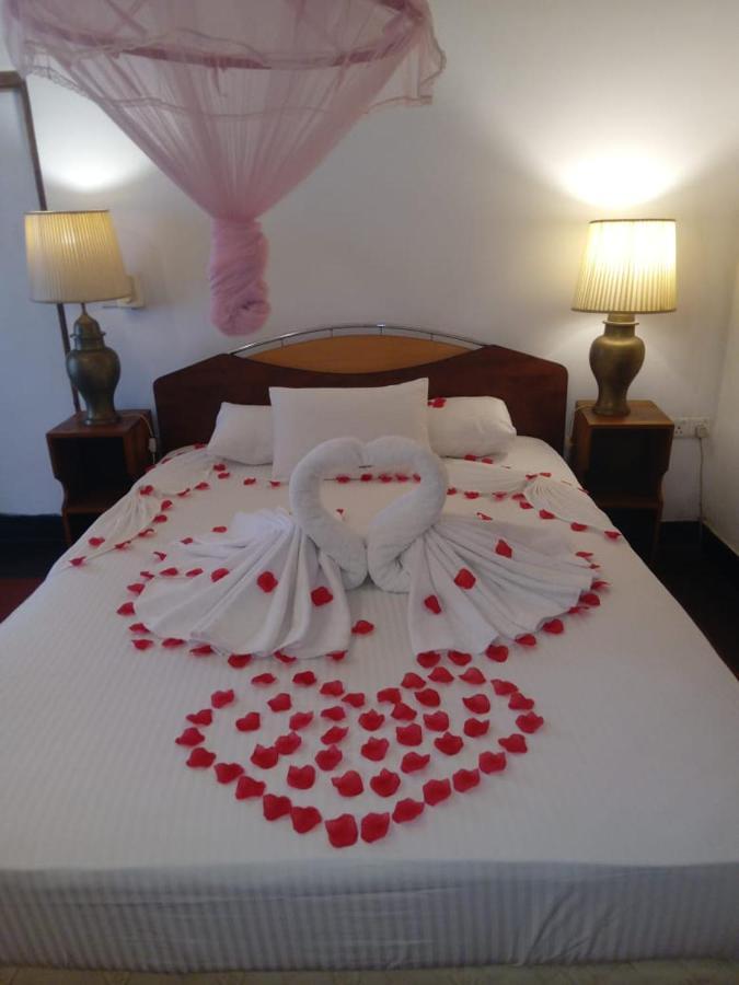 Hotel Shalini Anuradhapura Ngoại thất bức ảnh