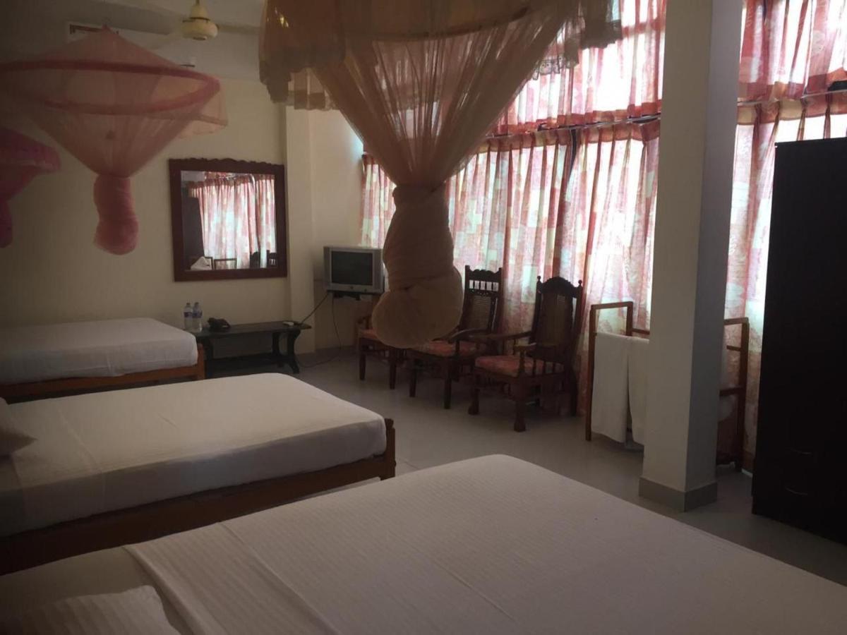 Hotel Shalini Anuradhapura Ngoại thất bức ảnh