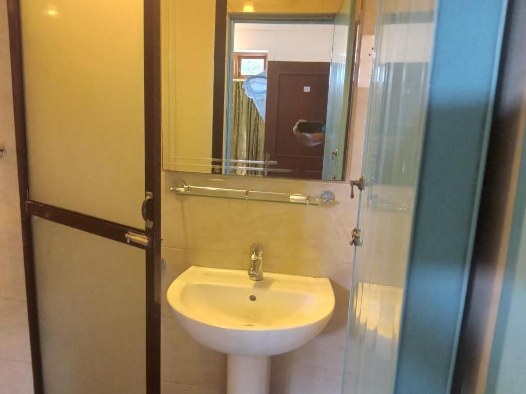 Hotel Shalini Anuradhapura Ngoại thất bức ảnh