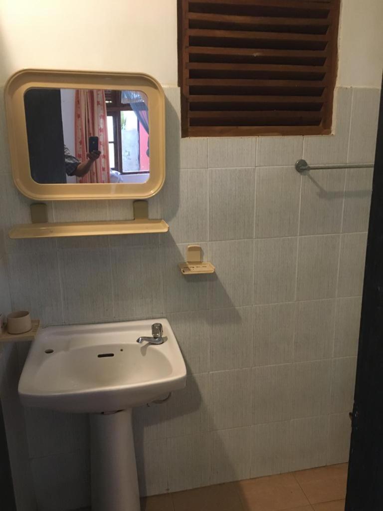 Hotel Shalini Anuradhapura Ngoại thất bức ảnh