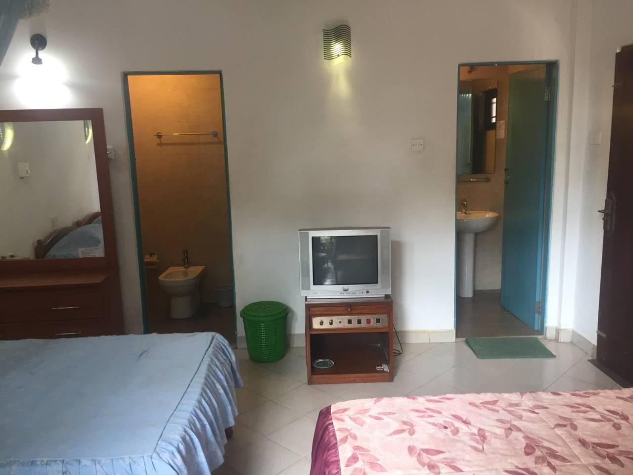 Hotel Shalini Anuradhapura Phòng bức ảnh