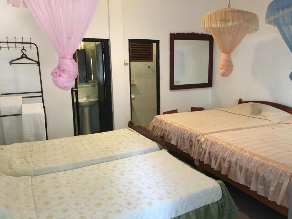 Hotel Shalini Anuradhapura Phòng bức ảnh