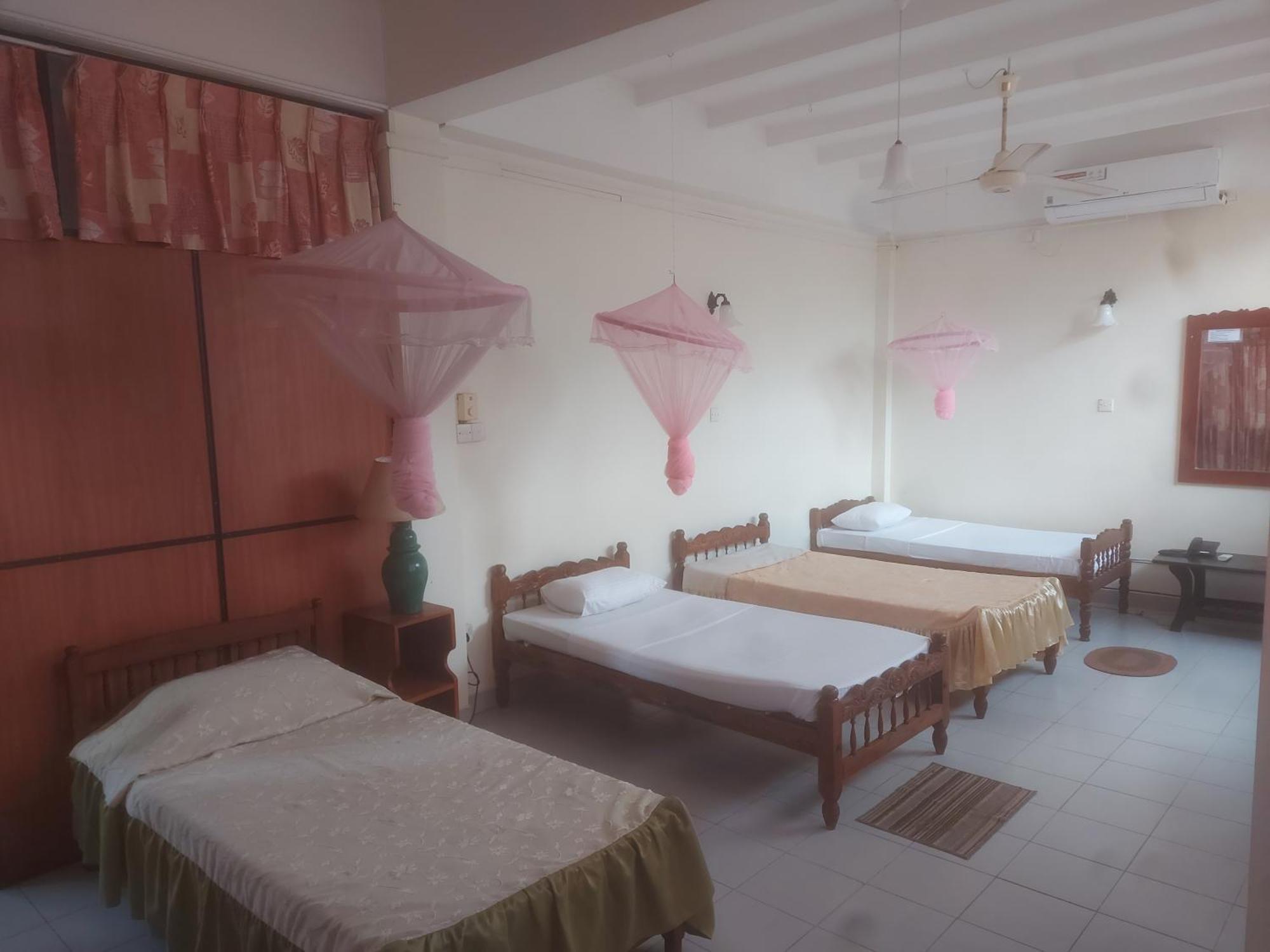Hotel Shalini Anuradhapura Phòng bức ảnh